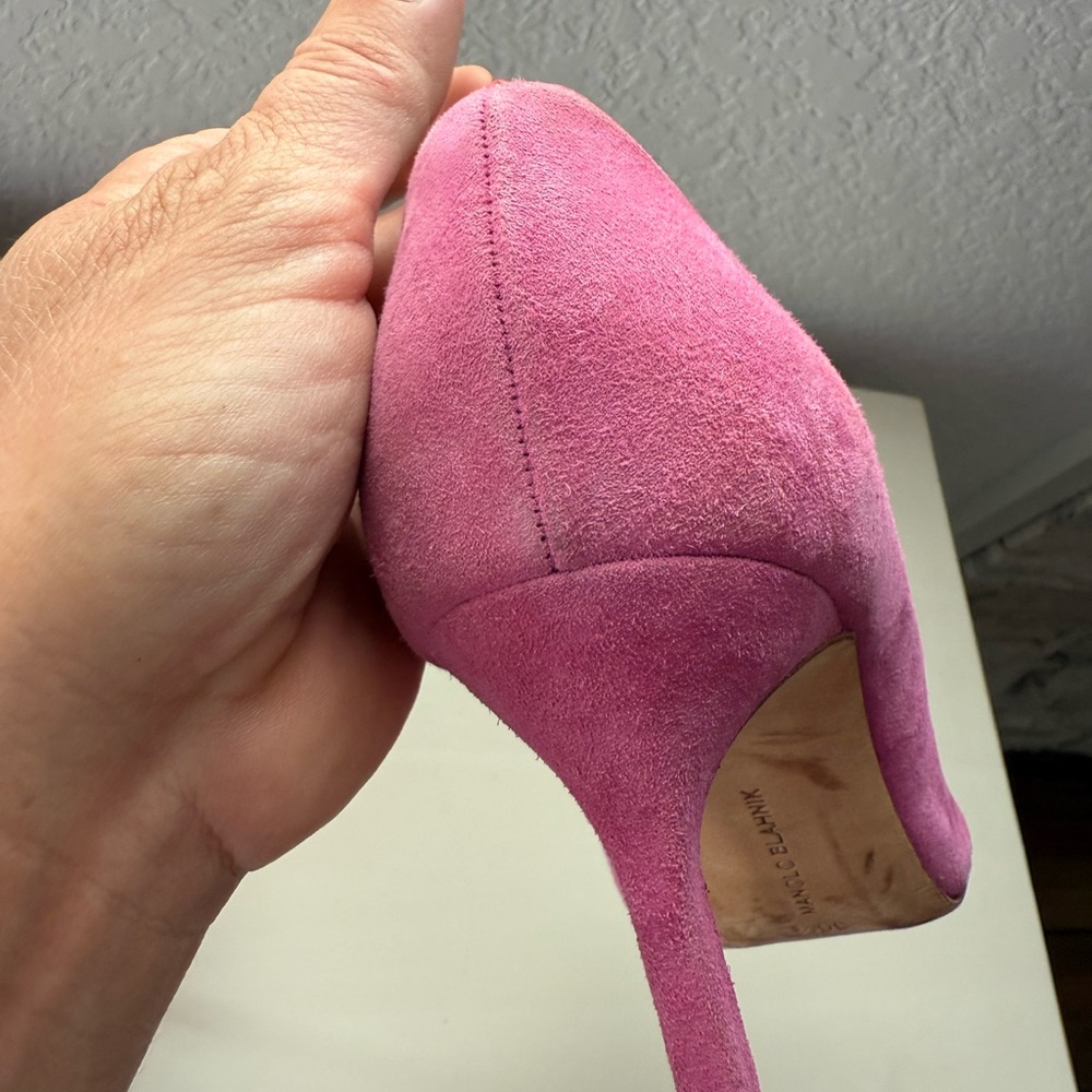 Manolo Blahnik BB90 Magenta Suede Pointed Toe Pumps sz: 6 1/2 - Picture 6 of 16